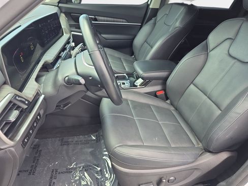 Used 2023 Kia Telluride EX w/ EX Captain's Chair Package FWD image 15