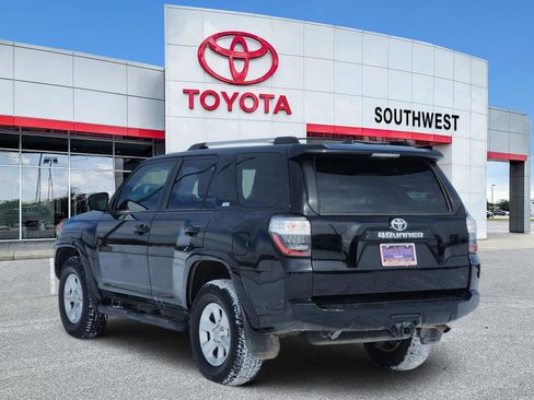 Used 2020 Toyota 4Runner SR5 Premium image 4