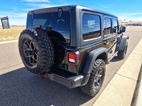Used 2025 Jeep Wrangler Willys image 5