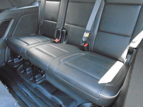 Used 2023 GMC Yukon SLT AWD/4WD image 47