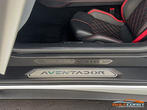 Used 2018 Lamborghini Aventador S image 22