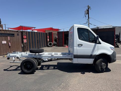 Used 2023 Mercedes-Benz Sprinter 3500 image 2