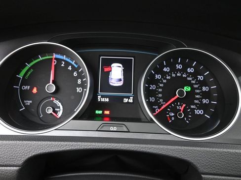 Used 2016 Volkswagen e-Golf SE w/ DC Fast Charging Package image 3