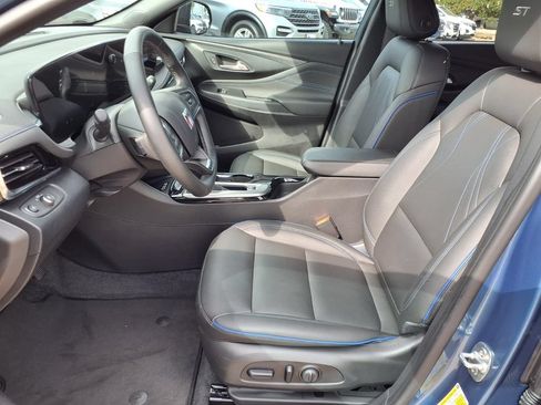 Used 2025 Buick Envista Sport Touring w/ Convenience I Package FWD image 24