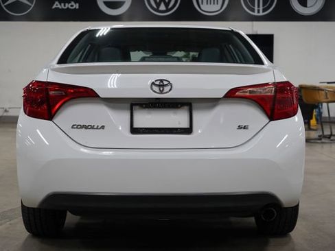 Used 2017 Toyota Corolla SE w/ Carpet Mat Package (TMS) FWD image 4
