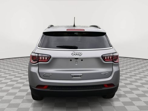 Used 2022 Jeep Compass Latitude AWD/4WD image 6