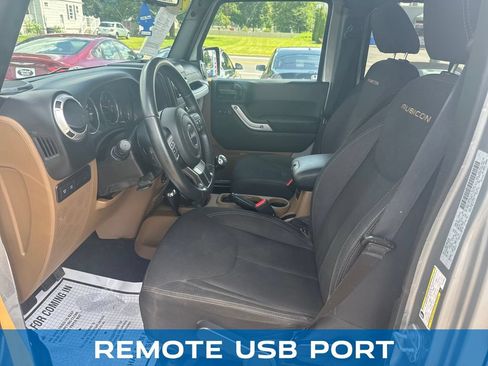 Used 2017 Jeep Wrangler Unlimited Rubicon w/ Connectivity Group AWD/4WD image 9