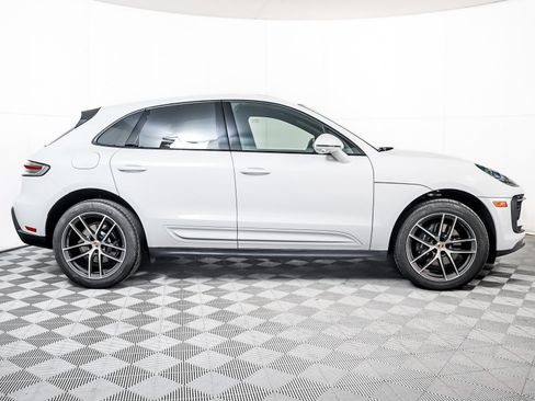 Certified 2025 Porsche Macan image 9