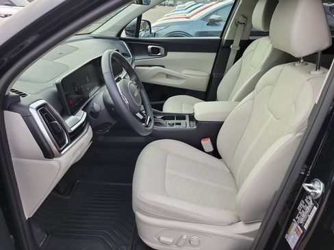 Certified 2025 Kia Sorento EX w/ Panoramic Sunroof Package image 22