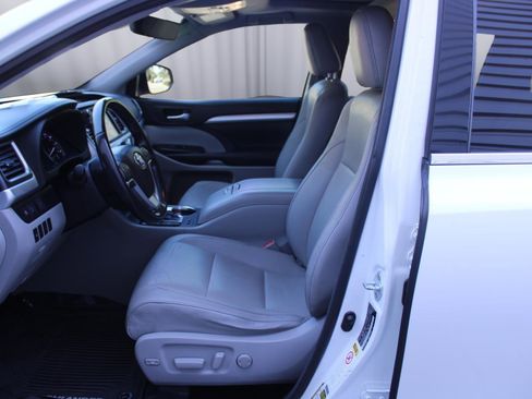 Used 2017 Toyota Highlander XLE image 34