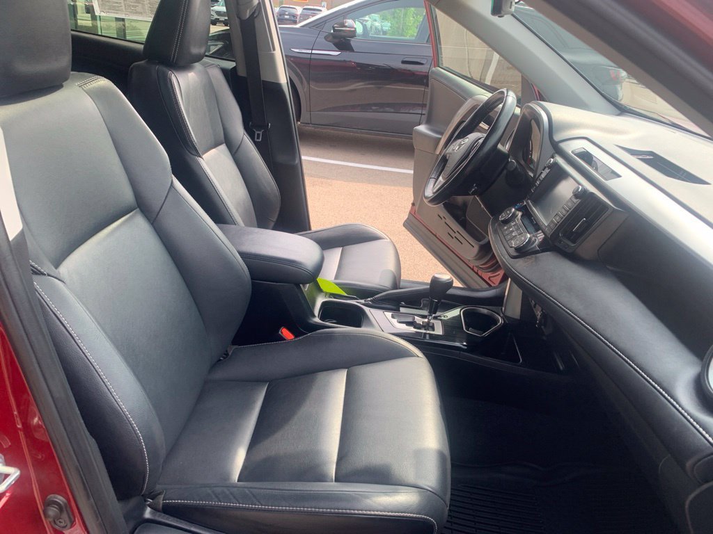Used 2018 Toyota RAV4 Limited w/ Advanced Technology Package AWD/4WD image 18
