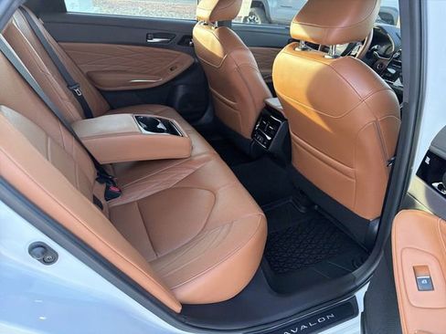 Used 2020 Toyota Avalon Limited w/ Advanced Safety Package FWD image 30