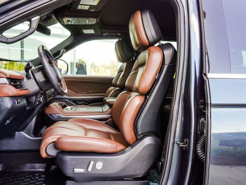 Used 2025 Lincoln Navigator L Reserve AWD/4WD image 43