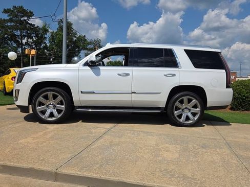 Used 2016 Cadillac Escalade Luxury RWD image 5