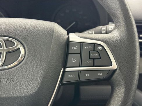 Used 2021 Toyota Sienna LE w/ LE Plus Package image 18