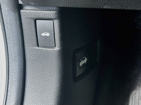 Used 2025 Honda Accord SE image 17