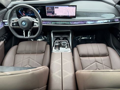 Certified 2026 BMW 750e xDrive AWD/4WD image 10