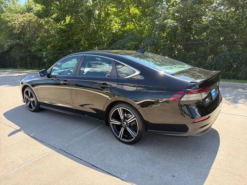 Used 2023 Honda Accord Sport image 3