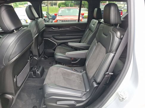 Certified 2022 Jeep Grand Cherokee L Laredo image 11