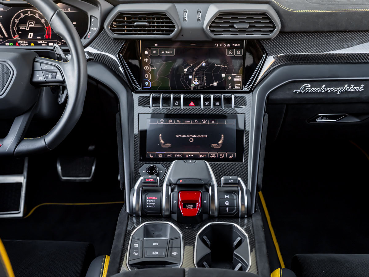 Used 2024 Lamborghini Urus Performante AWD/4WD image 23