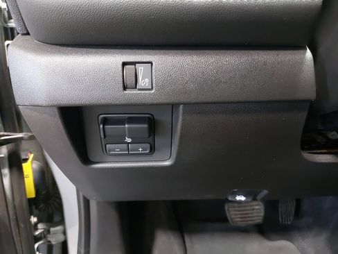 Used 2023 Chevrolet Colorado LT w/ LT Convenience Package II AWD/4WD image 26