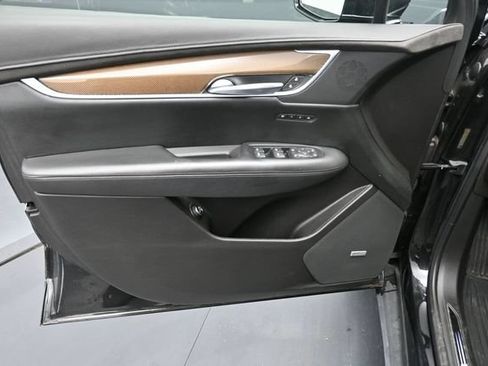 Used 2019 Cadillac XT5 Platinum AWD/4WD image 9