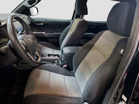 Used 2023 Toyota Tacoma TRD Sport w/ Advanced Technology Package image 19