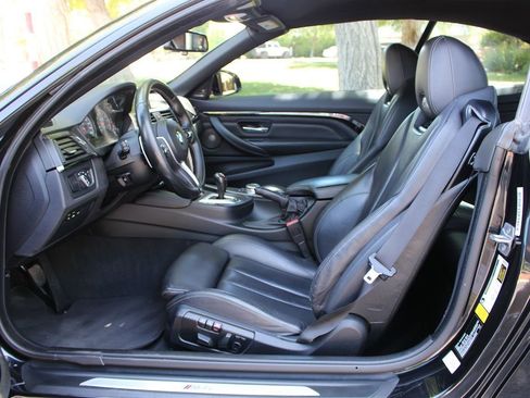Used 2015 BMW M4 Convertible image 8