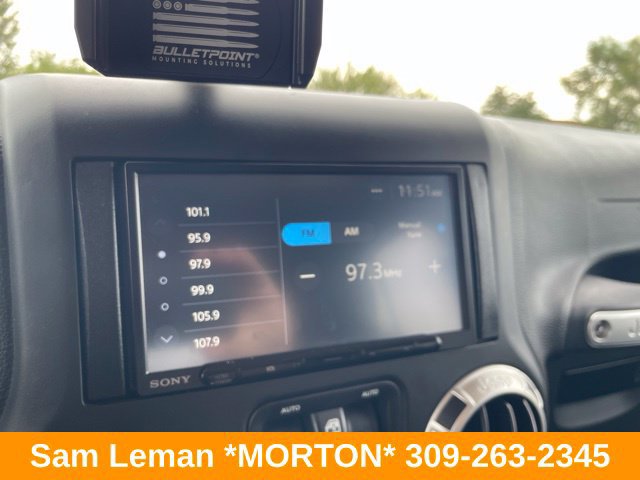 Used 2017 Jeep Wrangler Unlimited Sahara w/ Connectivity Group AWD/4WD image 7