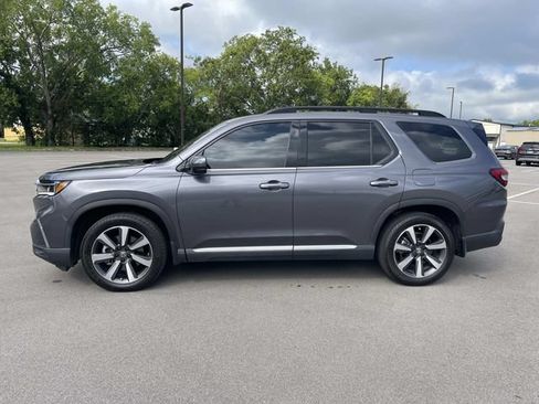 Used 2025 Honda Pilot Touring image 2