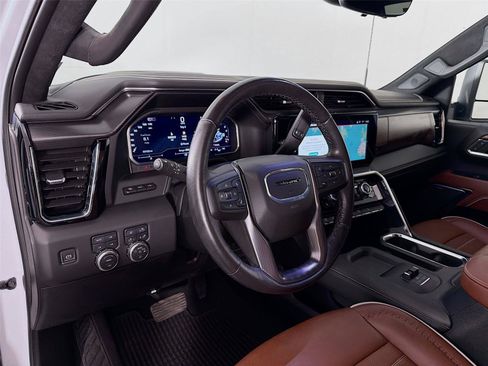 Used 2024 GMC Sierra 2500 Denali Ultimate AWD/4WD image 16