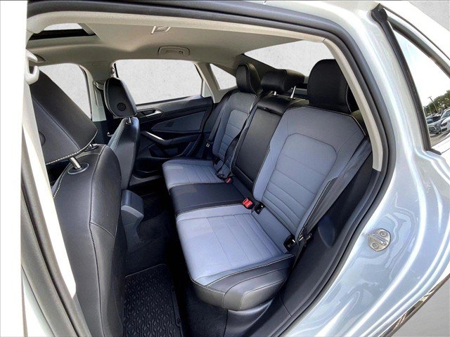 Used 2025 Volkswagen Jetta SE FWD image 27