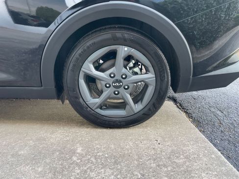 Used 2025 Kia K4 LXS image 29