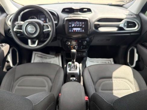 Used 2019 Jeep Renegade Latitude FWD image 25