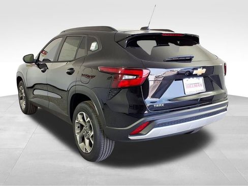 New 2026 Chevrolet Trax LT w/ Driver Confidence Package image 2