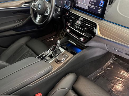 Certified 2023 BMW 530e w/ M Sport Package image 32