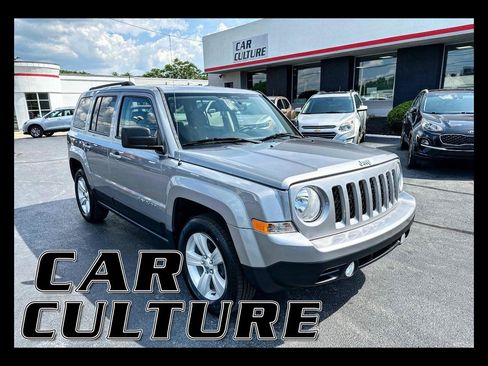 Used 2017 Jeep Patriot Latitude AWD/4WD image 1