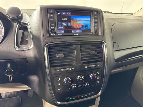 Used 2017 Dodge Grand Caravan SE w/ Power Window Group image 14