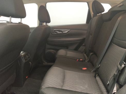 Used 2020 Nissan Rogue SV image 18