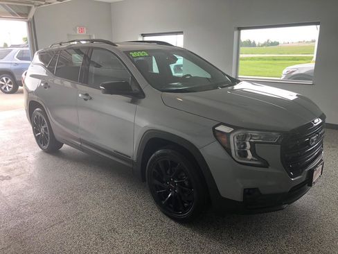 Used 2023 GMC Terrain SLT w/ Infotainment Package II AWD/4WD image 5