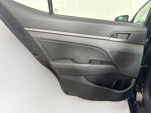 Used 2017 Hyundai Elantra Limited FWD image 25