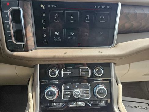 Used 2023 GMC Yukon XL Denali AWD/4WD image 18