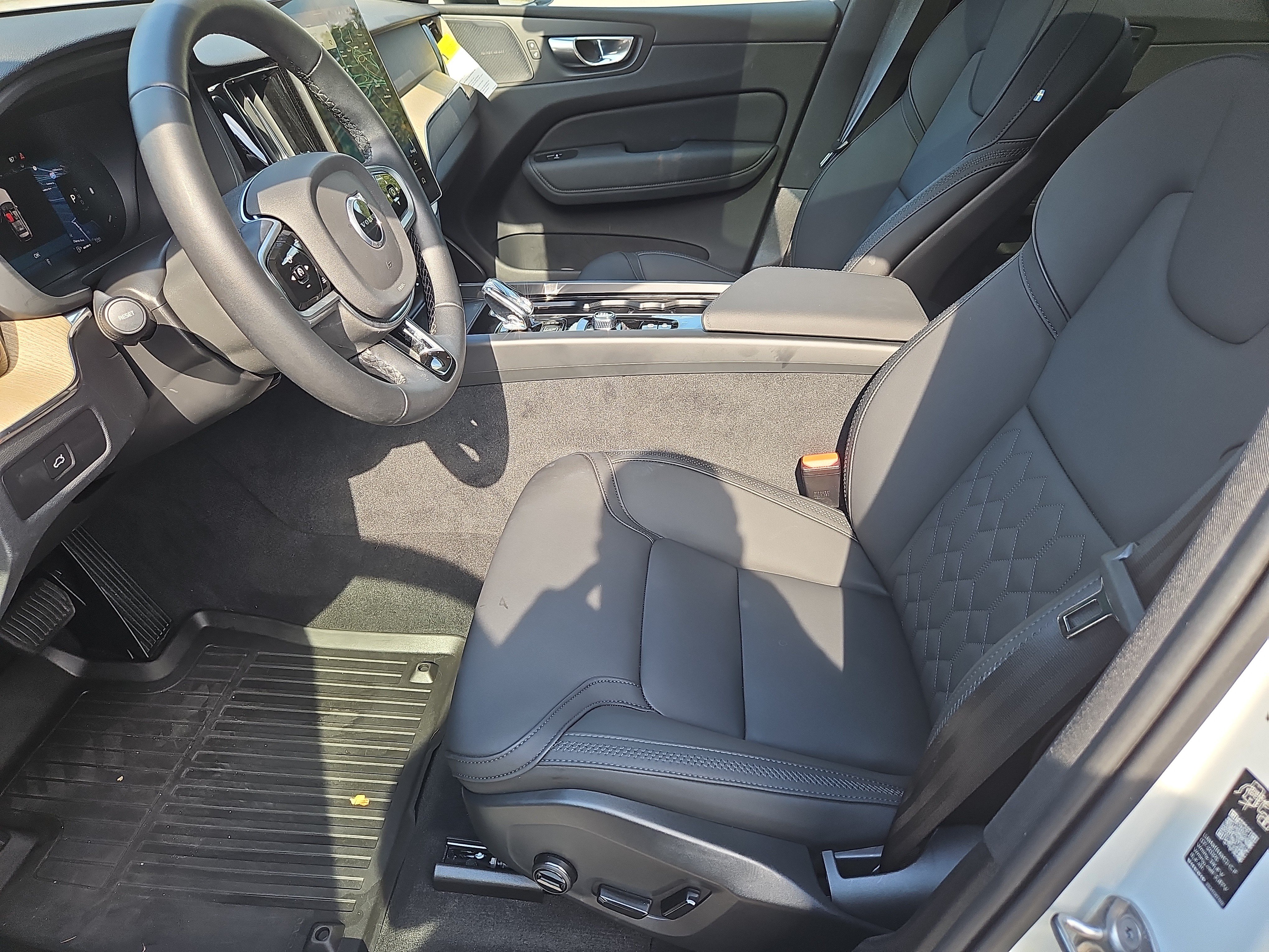 Used 2026 Volvo XC60 B5 Plus w/ Protection Package Premier AWD/4WD image 31