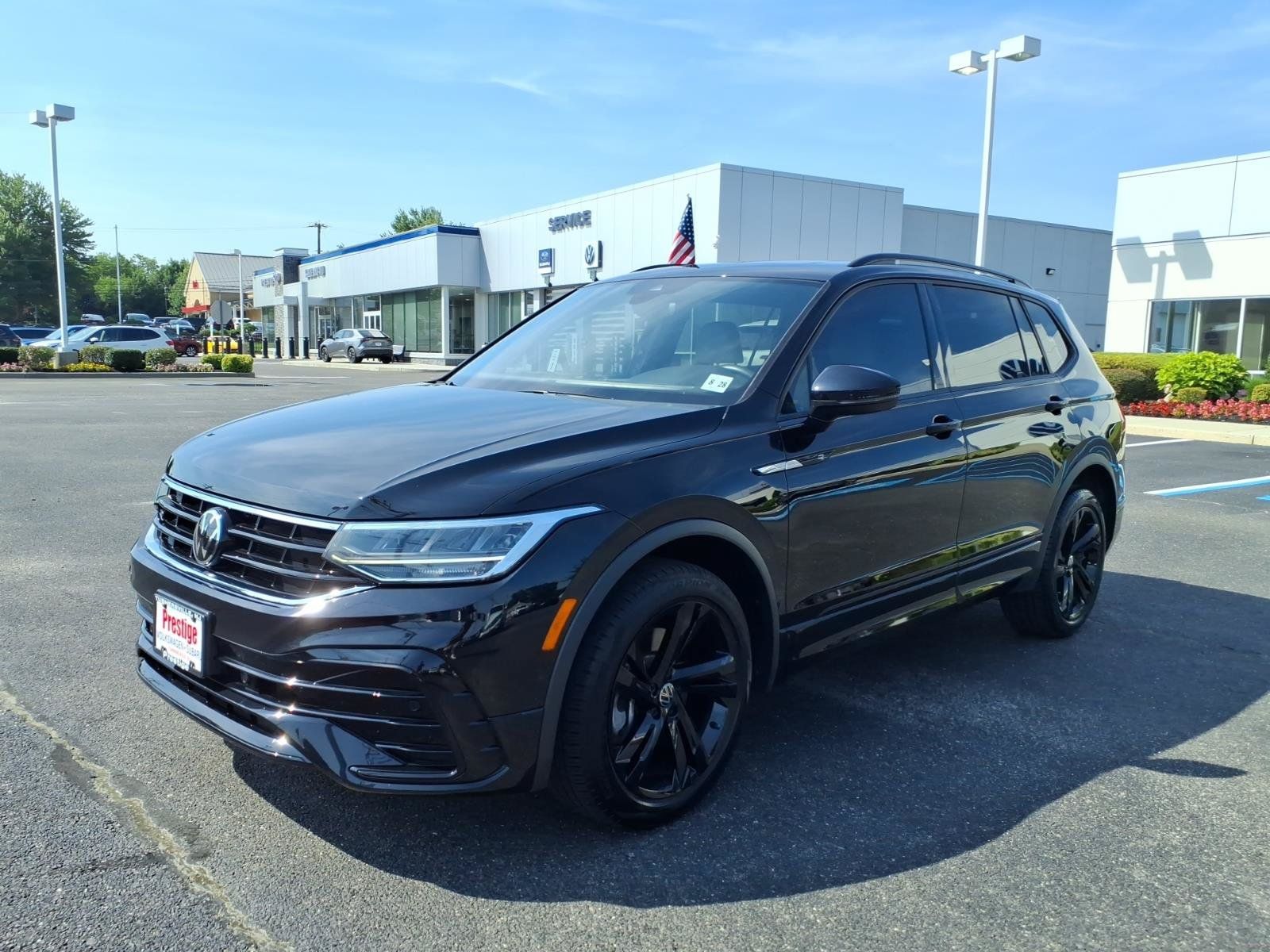 Certified 2023 Volkswagen Tiguan SE R-Line FWD image 5
