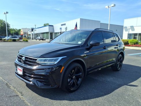 Certified 2023 Volkswagen Tiguan SE R-Line FWD image 5