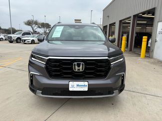 Certified 2025 Honda Pilot Touring video 3