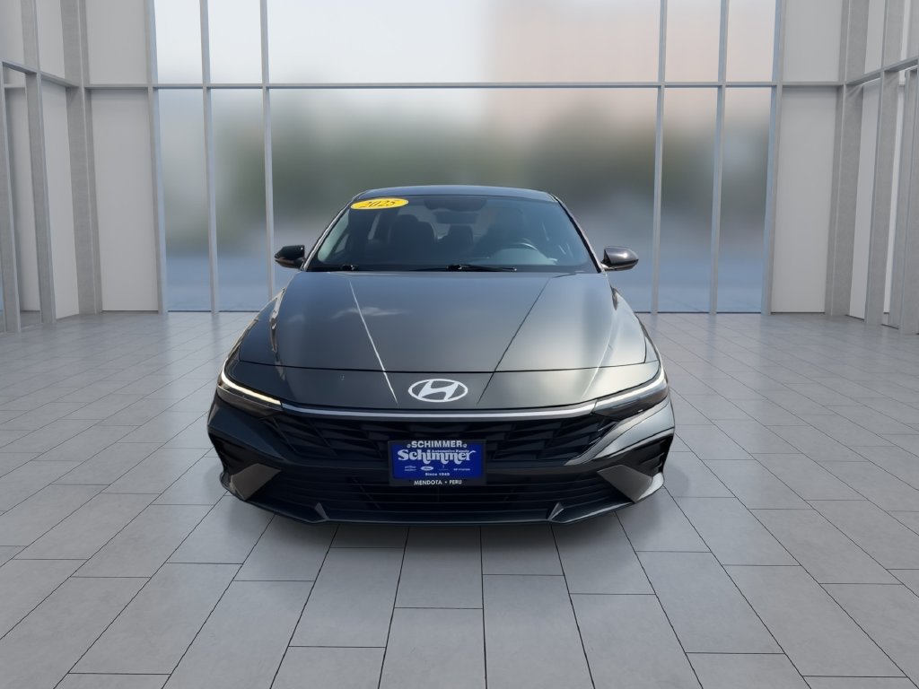 Used 2025 Hyundai Elantra Sport FWD image 3