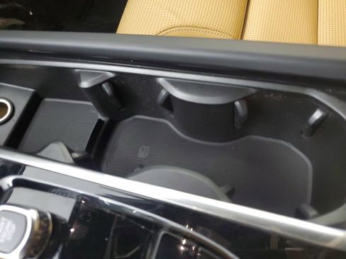 Certified 2023 Volvo XC90 B6 Ultimate w/ Protection Package Premier image 33