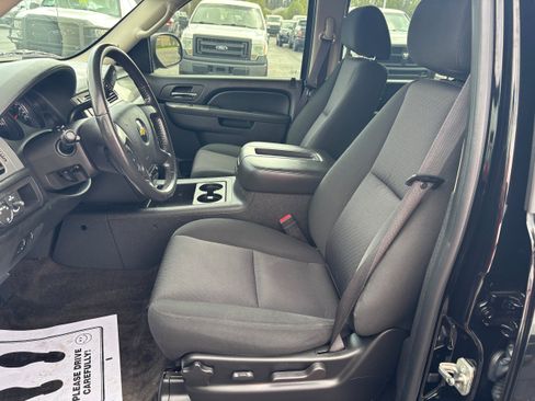 Used 2010 Chevrolet Suburban LS RWD image 9