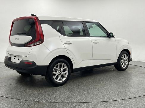 Used 2025 Kia Soul LX w/ LX Technology Package FWD image 9